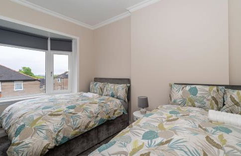 4 Bedrooms Homely House - Sleeps 6 Comfortably with 6 Double Beds,Glasgow, Free Street Parking, Business Travellers, Contractors, & Holiday-Goers, Near All Major Transport Links in Glasgow & City Centre, Perfect for Common Wealth Games 2026 - Foto 31