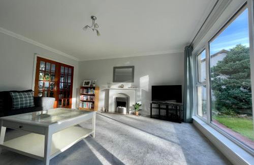 Modern Coastal Retreat, 5-Bedroom, 4-Bathroom Home, with Parking in Portsoy - Foto 4
