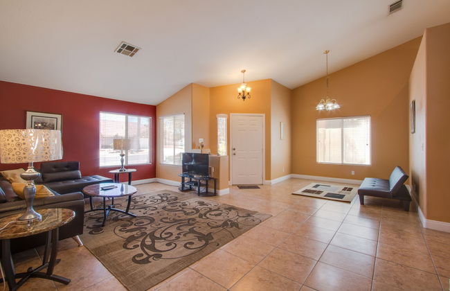 Beautiful Spacious House very Nice area - Photo 1