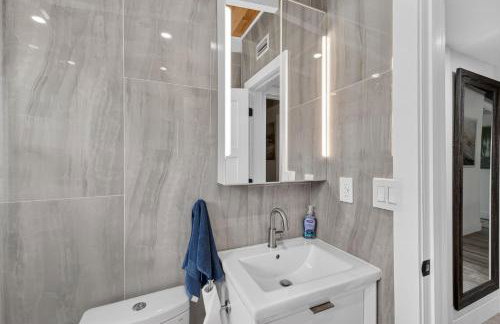 Blue Lagoon Hideaway 3BR Coastal Chic Retreat - Foto 27
