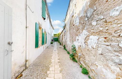 2 Bedroom Amazing Home In Ars-En-Ré - Foto 12