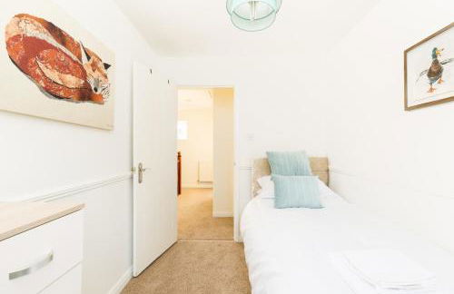 Drayton Manor House FREE parking - Photo 58