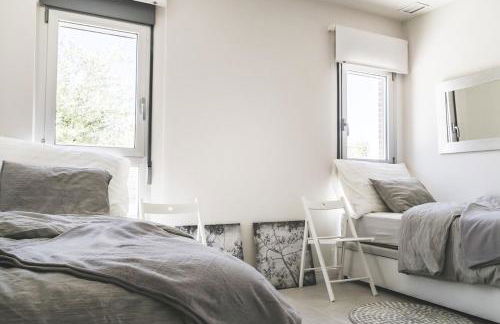 Quiet modern apartment with a large sunny garden! - Foto 12