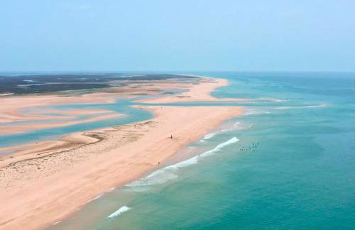 Beach House on Faro Island with a Dreamy Terrace and 7 Beds for the Perfect Escape - Foto 29