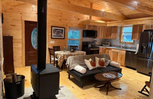 Luxury Forest Lake House - Privacy, Nature, Conveniences - New 2 bedroom - Foto 1