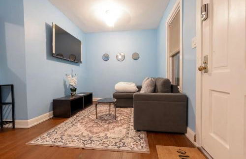 Cozy 1-Bedroom House in Tranquil Skokie With Free Parking - Foto 3