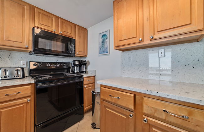 1br/1ba Sleeps 4 Near Beach w/ Breathtaking Ocean Views - Photo 12