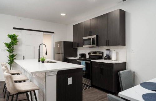 Sunrise Glow Spacious 2BR 2BA 2 King Beds Gym WFH - Foto 26