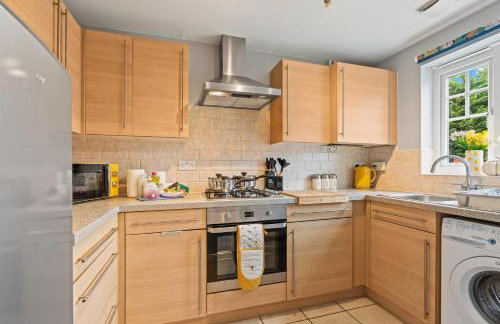 Charming House - Walking distance to Town Centre - Free Parking, Self-Check-In, Fast WiFi and Smart TV by Yoko Property - Photo 15