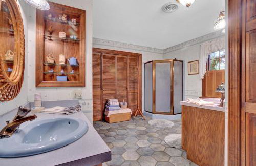 Spacious Antique Charm Home by Leavetown Vacations - Foto 17