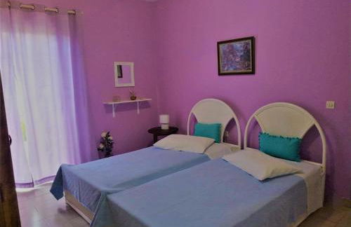 Violet Bedroom and Apartment - Photo 15