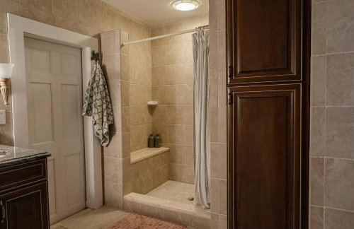 Historic Home near Stony Brook Village & Beach - Foto 55