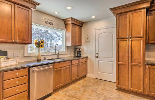 Mattituck Home with Fireplaces - Near Wineries - Foto 13