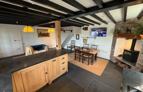 Luxury Cornish House next to Cliffs & Surf Beaches - Photo 47