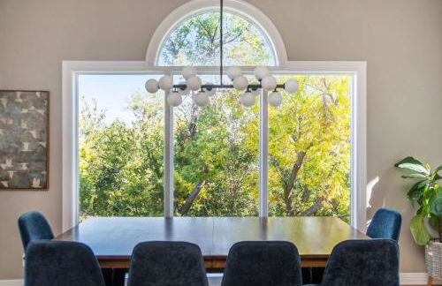 Stunning 5BR Villa Large Hot Tub & Scenic Yard - Foto 16