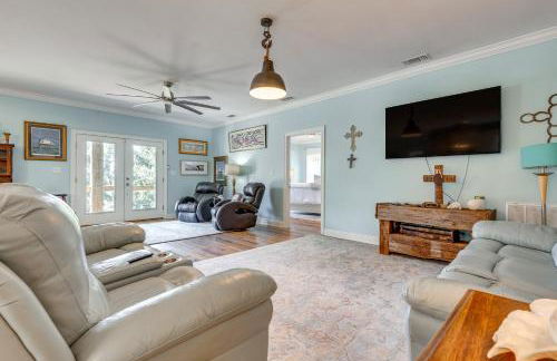 Waterfront Gulf Coast Home with Outdoor Oasis! - Foto 3