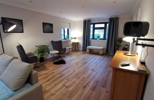 Homely 6 bed Cottage 30 mins to Heathrow, London, Legoland, Windsor Castle - Photo 39