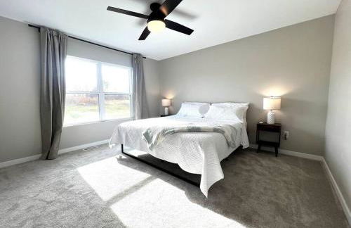 Central Cedar Falls Townhome - King Beds! - Foto 15