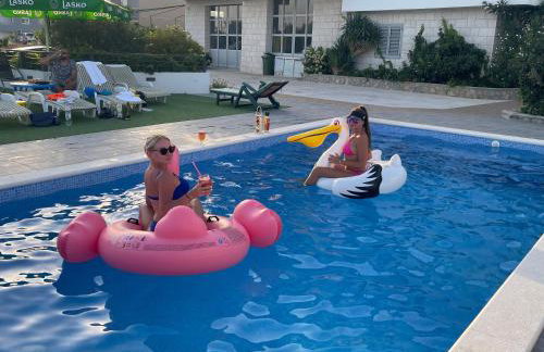 Villa Confido - Luxury 3BR Apartment with Private Pool near Trogir - Photo 37