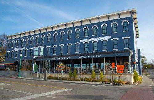 Historic Depot Town Home, King Bed - Foto 14