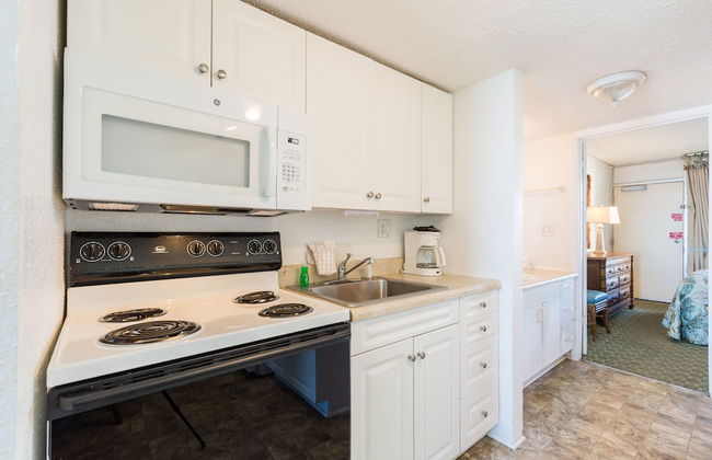 Beach Club at Montego Inn - Photo 11