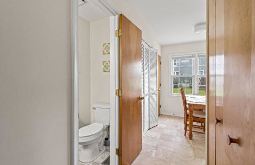 Prime Location 2 BR Oasis with Washer and Dryer - Foto 19