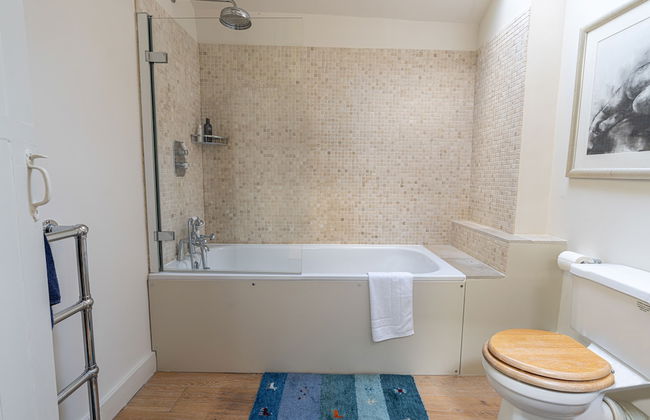 JOIVY Elegant 2-Bed Mews Flat Near Buckingham Palace - Photo 15