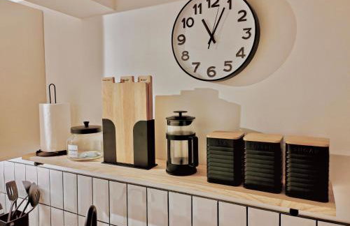 2-Bed Apartment - For Contractors & Business Travellers - Long Stays Welcome - Photo 57