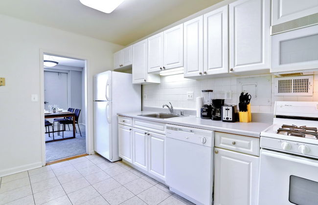 Bright Comfort in DC Apts - Foto 62