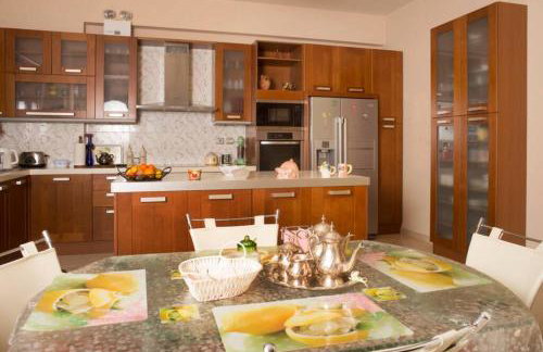 Modern Luxury Villa with Pool, just 5min to sea - Foto 10