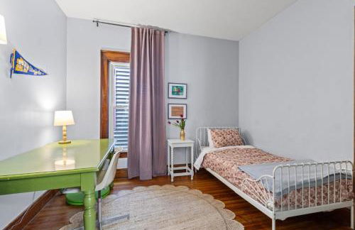 Historic & Spacious 3 Bedroom Family Gem on Peaceful Street - Foto 14