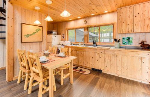 Private Peninsula! Modern-Rustic Fall Lake Cabin - Foto 10
