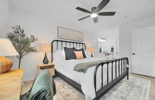 Luxe 2BR Condo Next to Pool Trails & Mountain - Foto 15