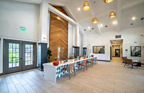 Spacious 2BR King Suites w Pool, Gym, Laundry - Close to Downtown - Foto 22