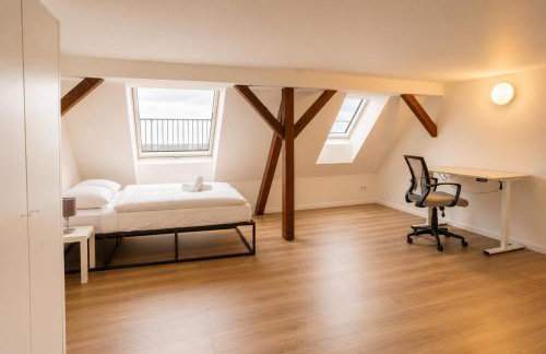 Large Group Apartment with 2 Bathrooms & Single Beds - Foto 58