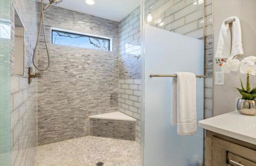 LOTO Pointe, Updated Luxury Home w/ Boat & PWC Slip, Boat Ramp, Firepits, Pool Table & More! - Foto 34