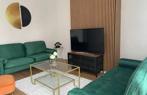 3-Bed House Near M1 & Meadowhall with Free Parking - Foto 19