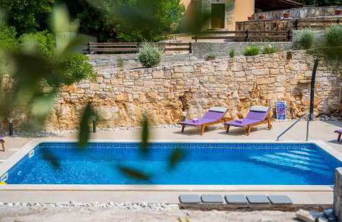 LUXURY VILLA ON SPACIOUS PRIVATE PROPERTY - Photo 15