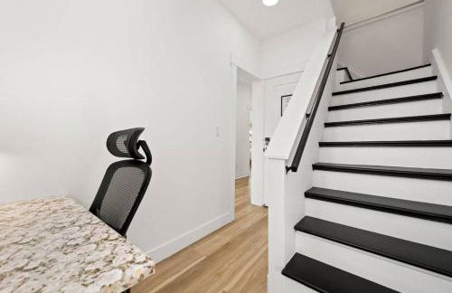 NYC Access 4BR Duplex Sleeps 10, Free Parking - Foto 41