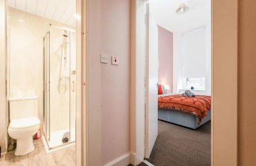 4 Beds - City Gateway Getaway with Free Parking - Foto 18