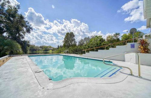 Stylish Lake home with HUGE POOL, Arcade with PS5,and Theater Just 5 min from Legoland - Foto 16