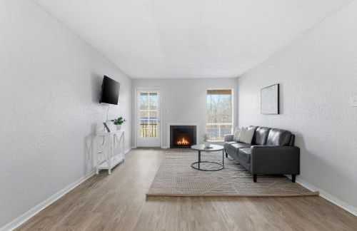 Cozy, modern apartment with bright interiors - Photo 7