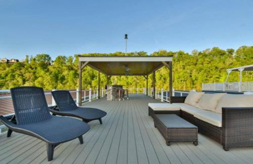 Cream Houseboat 4 Bedroom - Photo 8