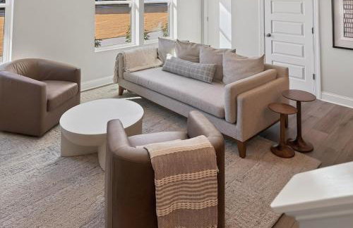 Luxe King Bed, Balcony, Garage in Downtown Raleigh - Foto 37