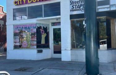 Charming 1920s Retreat Modern Kitchen 5 minutes to Dining and Med District - Foto 23