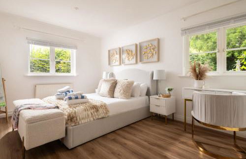 Luxurious Snowdrop Cabin with Private Hot Tub - Photo 13