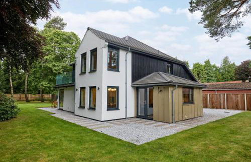 Arden House - Luxury Home with Hot Tub - Games Room - Fire Pit - Photo 31