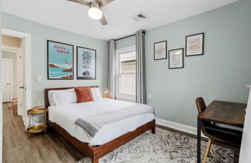 Beautifully Renovated 6BR 2BA 2 Blocks to Beach - Foto 34