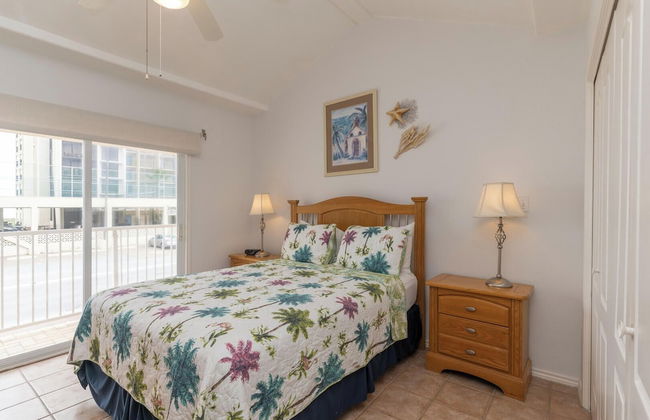 2-story Condo Next to Beach w/ Ocean Views! - Foto 11