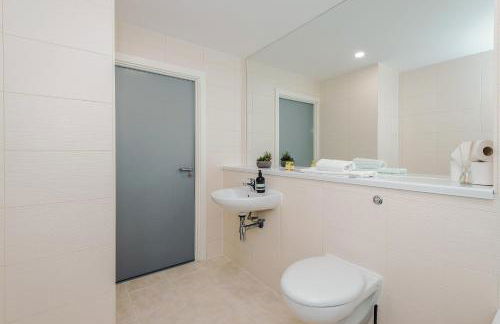Stylish 2 Bed Apt by Royal Albert Dock & M&S Arena - Foto 13